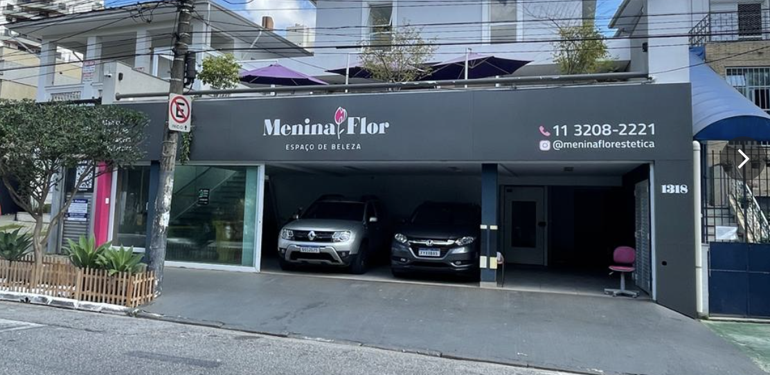 Fachada do salão Menina Flor na Rua Muniz de Sousa, Aclimação